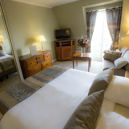 Augeval De Charme&spa Hotel 3*