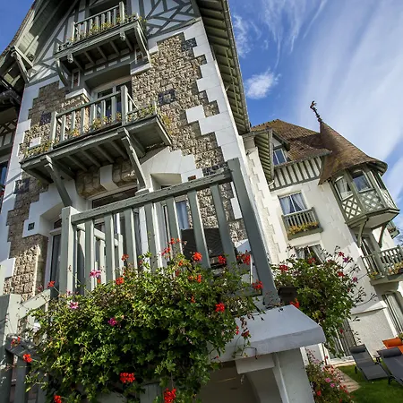 Hotel Augeval De Charme&spa
