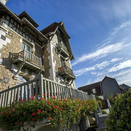 Hotel Augeval De Charme & 3*