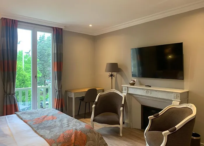 Hotel Augeval De Charme & 3*