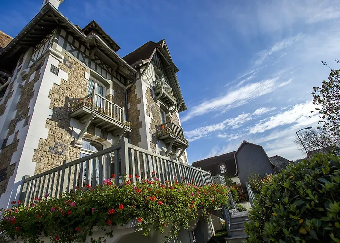 Hotel Augeval De Charme & 3*