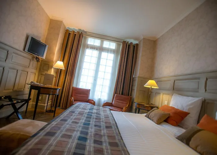 Hotel Augeval De Charme &