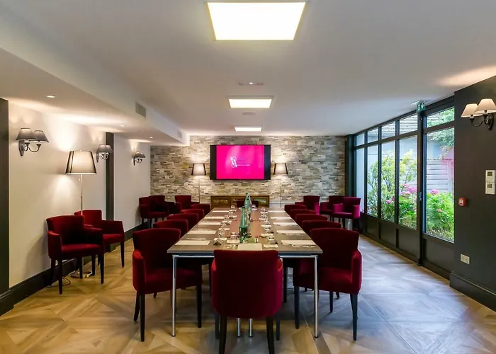 Augeval De Charme & Hotel