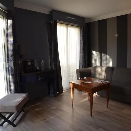 Augeval De Charme & Hotel 3*