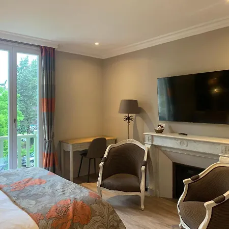 Hotel Augeval De Charme & 3*