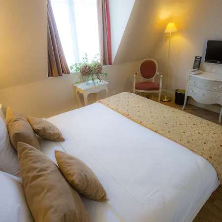 Augeval De Charme & Hotel 3*