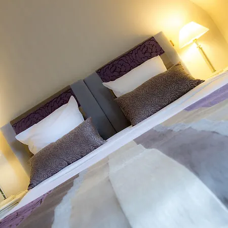 Augeval De Charme & Hotell 3*