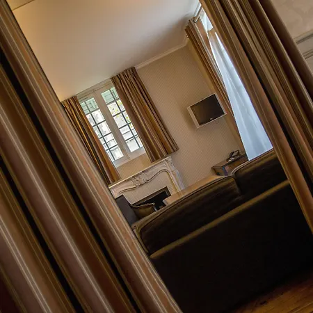 Augeval De Charme & Hotell 3*