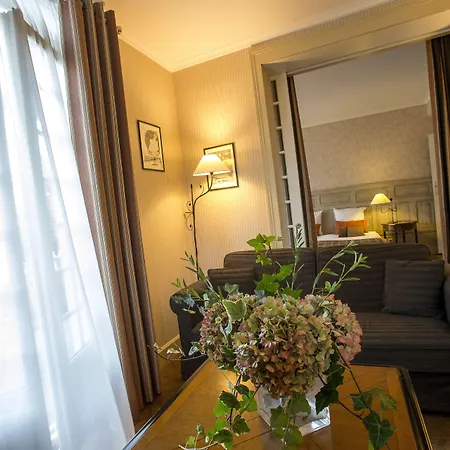 Отель Augeval De Charme &