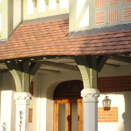 Augeval De Charme & Hotel 3*