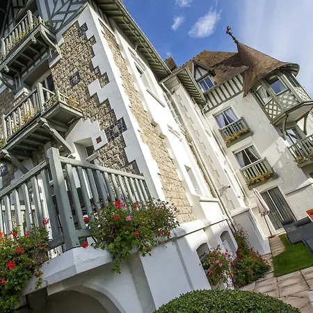 Augeval De Charme & 3* Deauville