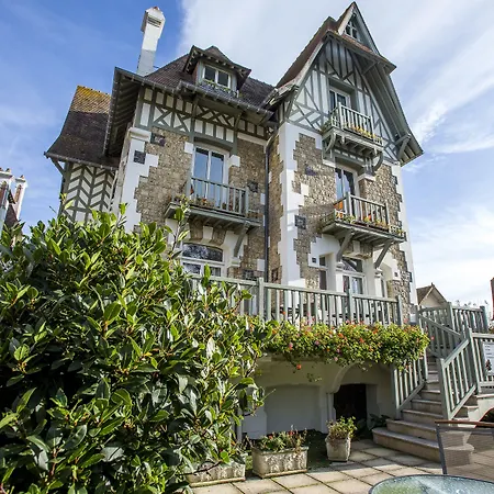 Отель Augeval De Charme & Довиль