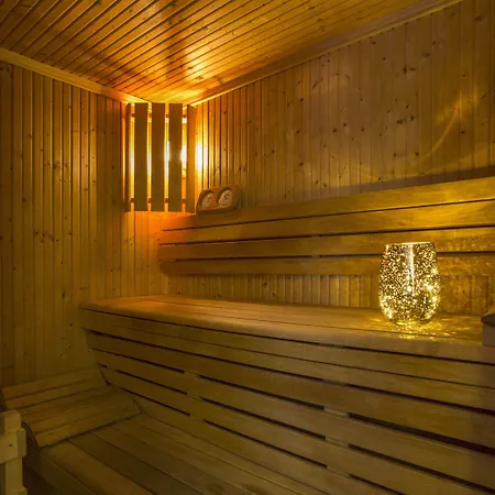 Augeval De Charme & Hotell 3*