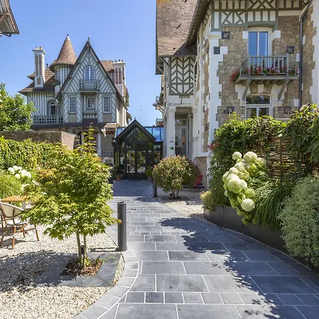 Augeval De Charme & 3* Deauville