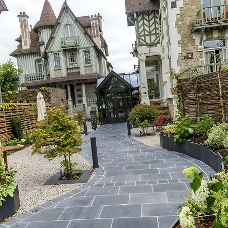 Augeval De Charme & 3* Deauville