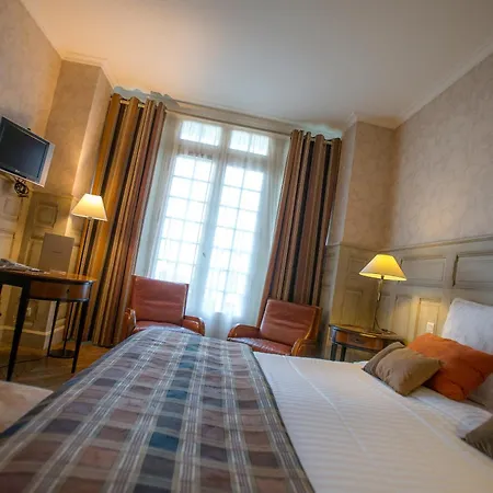 Hotel Augeval De Charme &