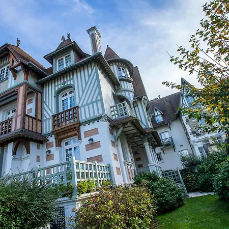 Augeval De Charme & 3* Deauville