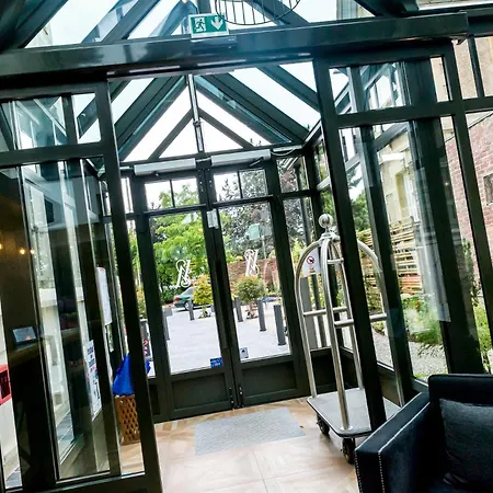 Отель Augeval De Charme &