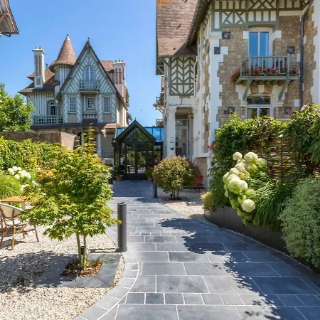 Hotel Augeval De Charme &