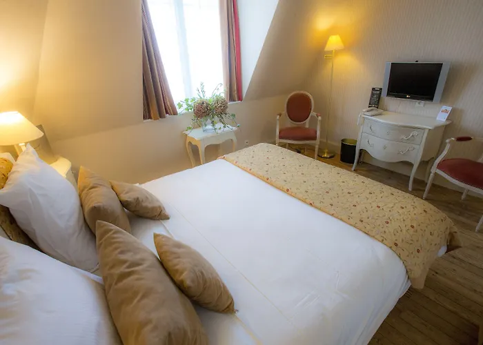 Augeval De Charme & Отель 3*