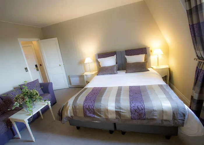 Augeval De Charme & Hotell 3*