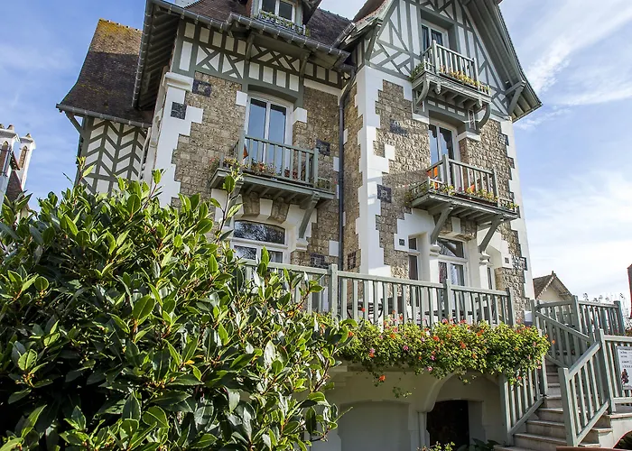 Hotell Augeval De Charme & Deauville